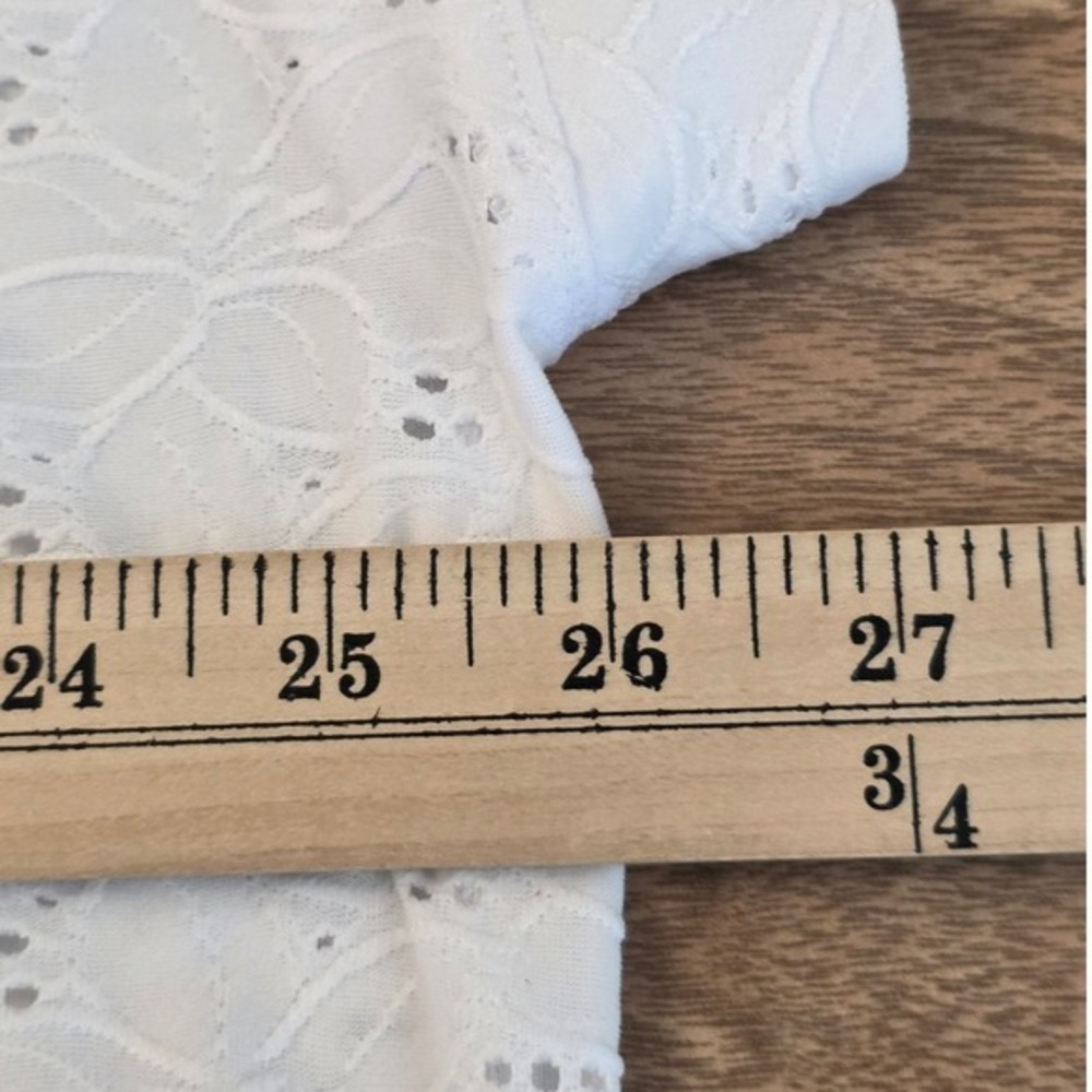 😍 Rio & Rian Polo Top Women 1X White Eyelet Floral V-Neck Short Sleeve New - Picture 7 of 13